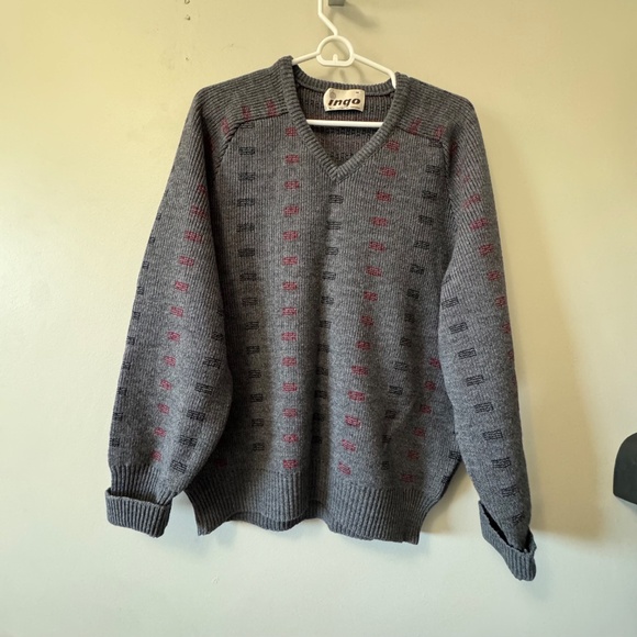 Vintage INGO Canada Gray V-Neck Sweater with Red Accents Wool SZ Medium - Picture 5 of 5